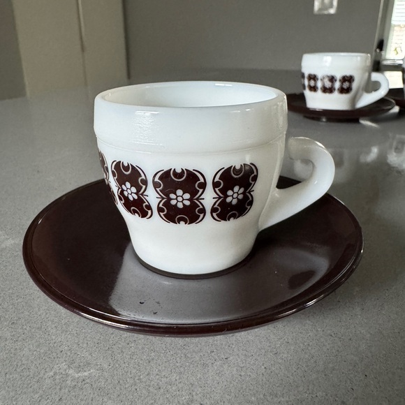 Vintage White and Brown Coffee Cup Set - Picture 2 of 9